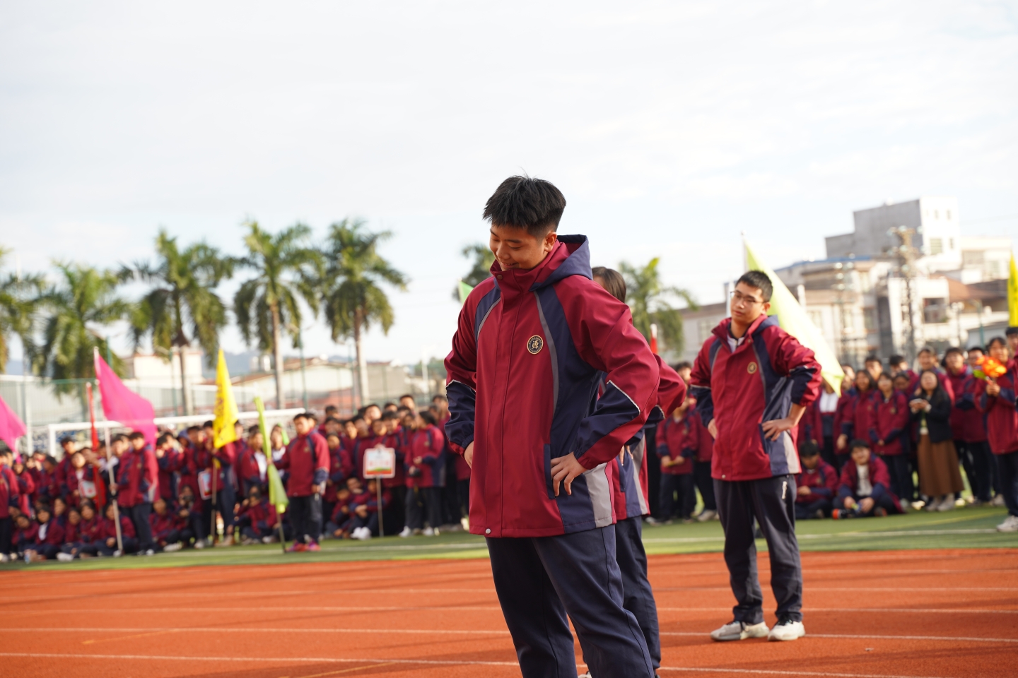 弘扬体育精神，炫动活力青春——荣源龙高级中学第三届体育节暨田径运动会盛大举行