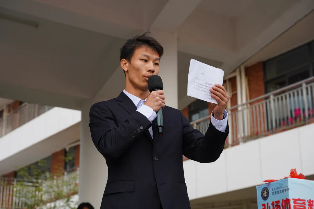 弘扬体育精神，炫动活力青春——荣源龙高级中学第三届体育节暨田径运动会盛大举行