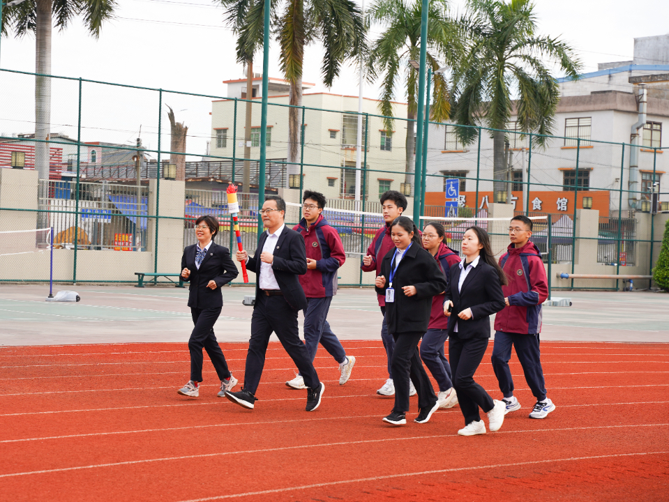弘扬体育精神，炫动活力青春——荣源龙高级中学第三届体育节暨田径运动会盛大举行
