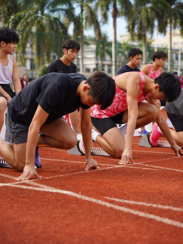 弘扬体育精神，炫动活力青春——荣源龙高级中学第三届体育节暨田径运动会盛大举行