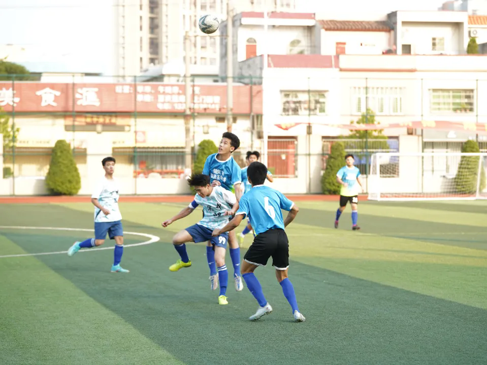 喜讯！在高要区第九届中小学足球比赛中蝉联高中组冠军！