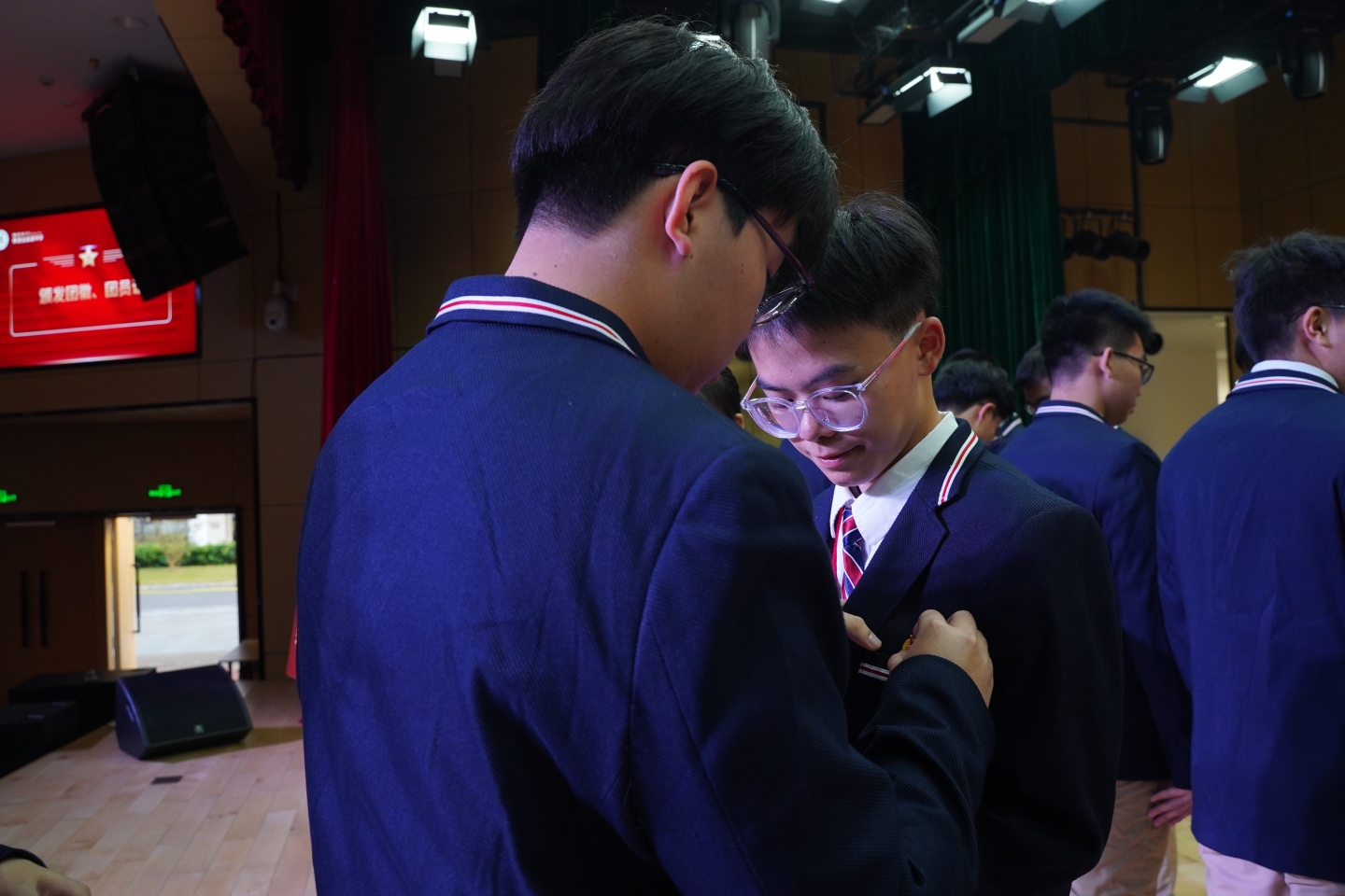 荣源龙高级中学 2024-2025 学年第一学期“青春心向党，建功新时代”入团仪式圆满举行！