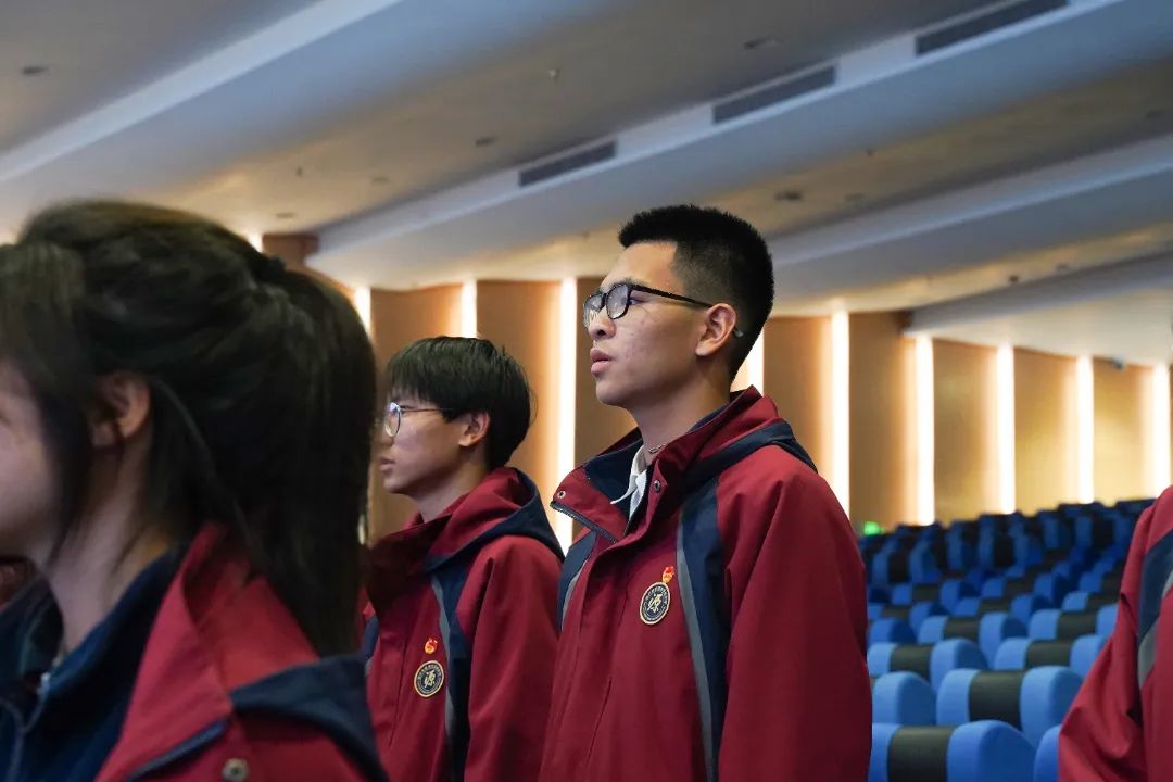 荣源龙高级中学 2024-2025 学年第一学期“青春心向党，建功新时代”入团仪式圆满举行！