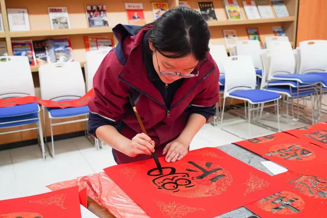 “回望成长路，追梦新起点”肇庆市荣源龙高级中学2024—2025（上）散学典礼