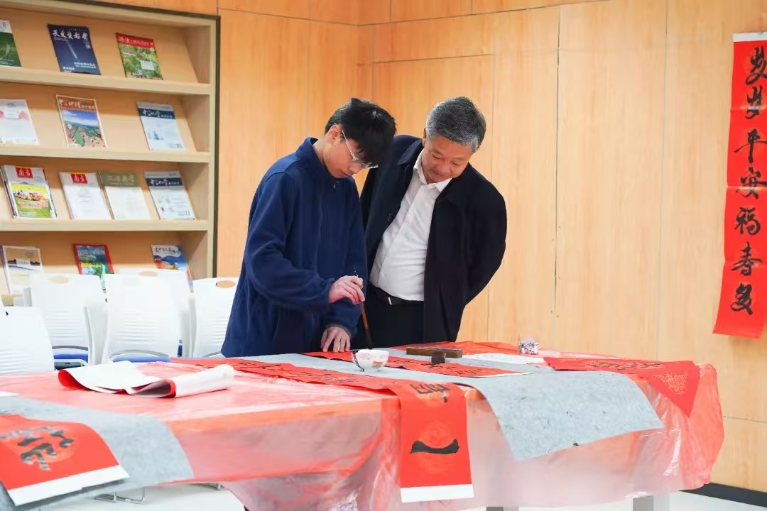 “回望成长路，追梦新起点”肇庆市荣源龙高级中学2024—2025（上）散学典礼