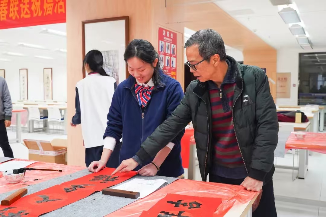 “回望成长路，追梦新起点”肇庆市荣源龙高级中学2024—2025（上）散学典礼