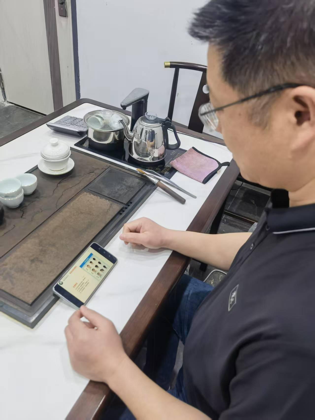 家校携手共育   --  线上家长会助力学生成长