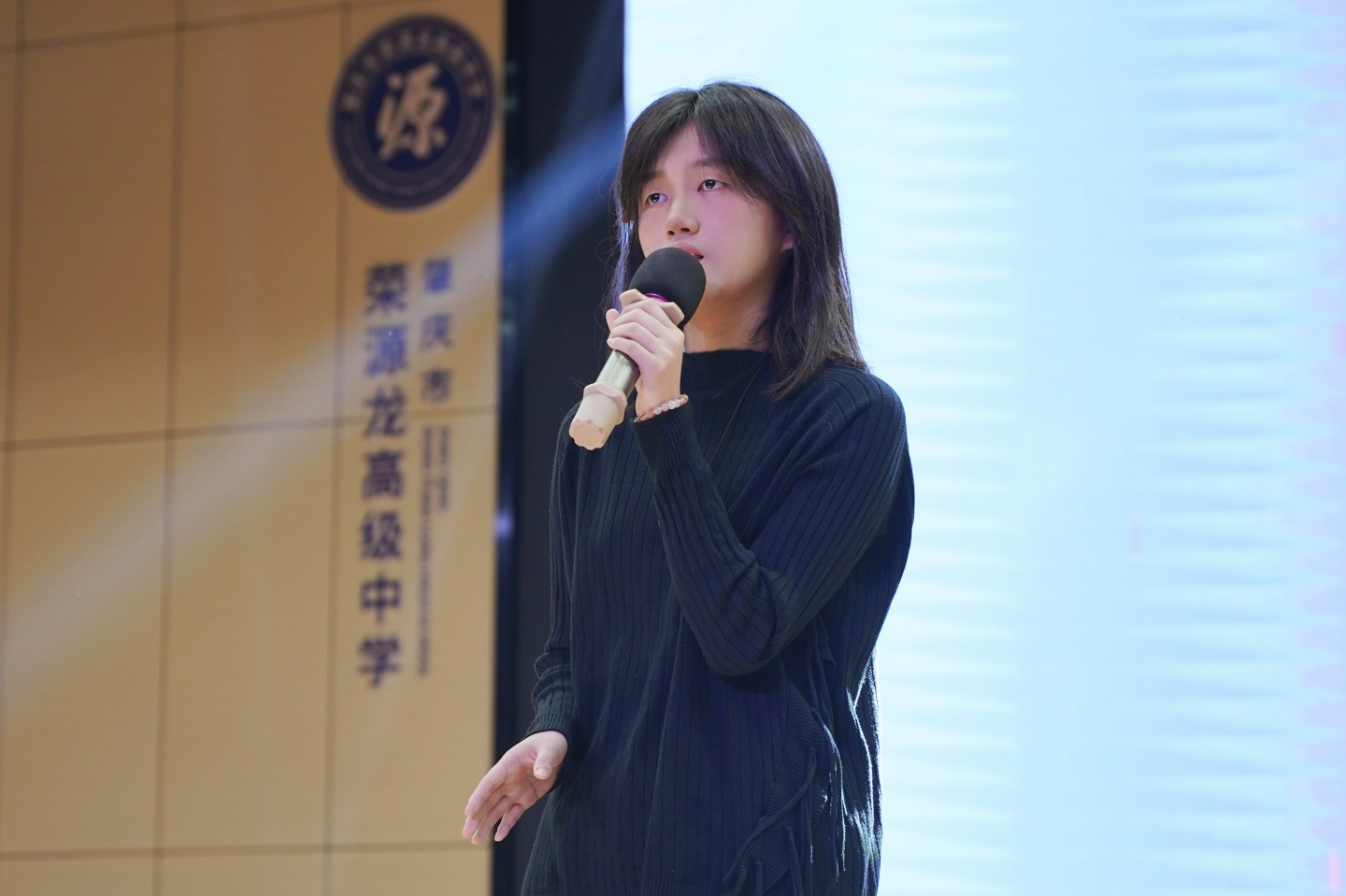 以歌声致敬青春，用旋律书写梦想|荣源龙高级中学第二届校园十大歌手决赛圆满落幕！