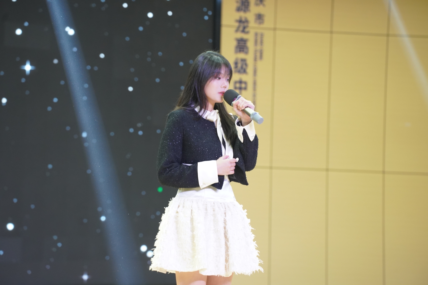 以歌声致敬青春，用旋律书写梦想|荣源龙高级中学第二届校园十大歌手决赛圆满落幕！