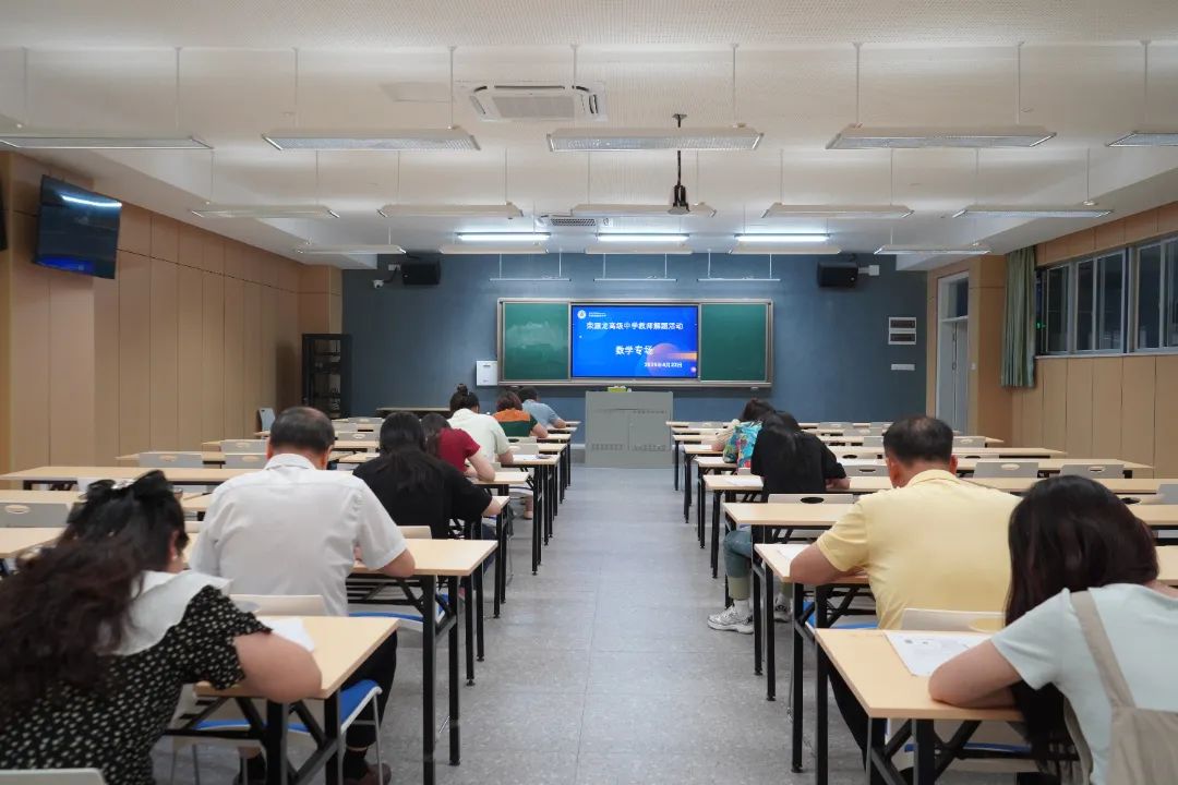 家校共监考，师生同答卷 肇庆市荣源龙高级中学