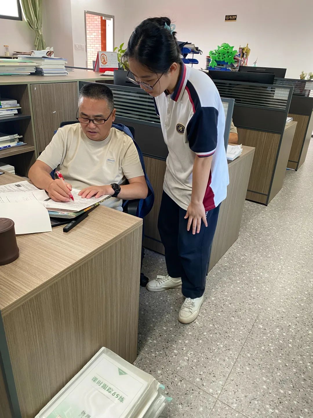 全员导师，伴你成长——肇庆市荣源龙高级中学成长导师制助力学生全面发展