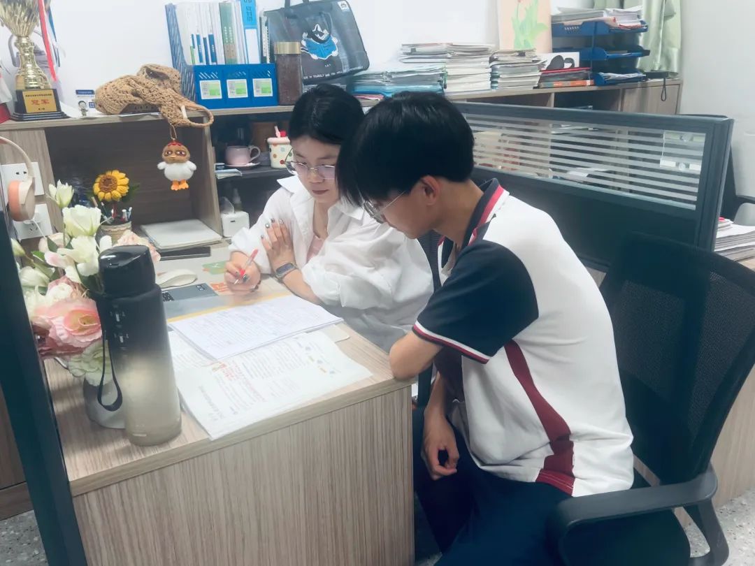 全员导师，伴你成长——肇庆市荣源龙高级中学成长导师制助力学生全面发展