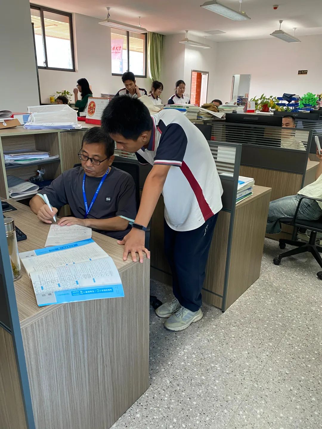 全员导师，伴你成长——肇庆市荣源龙高级中学成长导师制助力学生全面发展