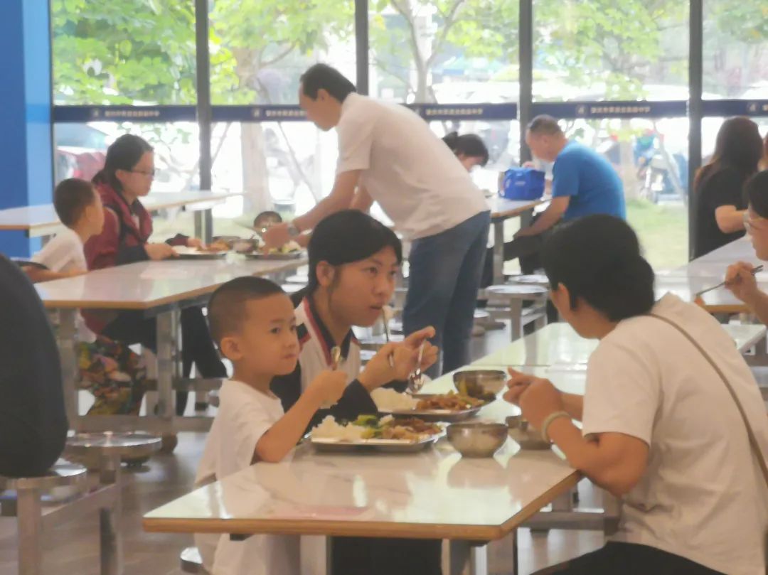 倾听与赋能，智慧陪伴——家长学校高三家长助力高考冲刺20天家长活动