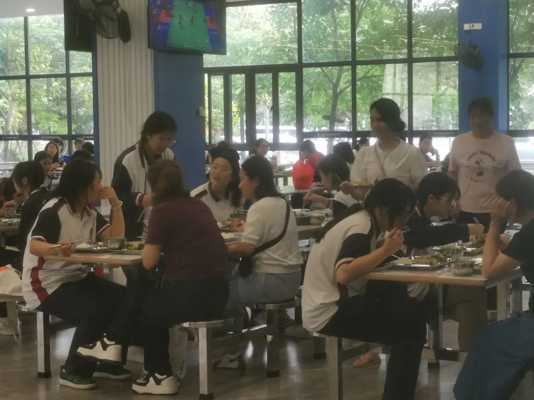 倾听与赋能，智慧陪伴——家长学校高三家长助力高考冲刺20天家长活动