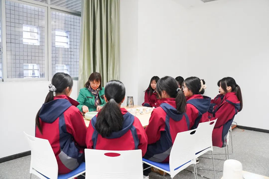 沏校园香茗，品校园文化——荣源龙高级中学探索传统茶文化校本课教育实践之旅