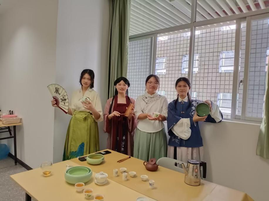 沏校园香茗，品校园文化——荣源龙高级中学探索传统茶文化校本课教育实践之旅