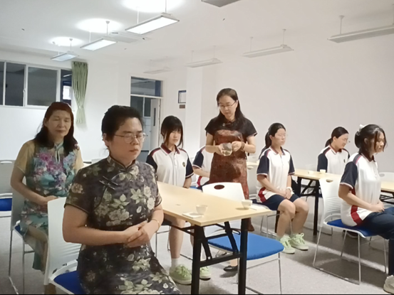 沏校园香茗，品校园文化——荣源龙高级中学探索传统茶文化校本课教育实践之旅