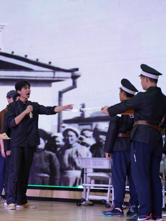 青春演绎经典，书香浸润校园｜“剧绎经典 戏韵书香”课本剧展演