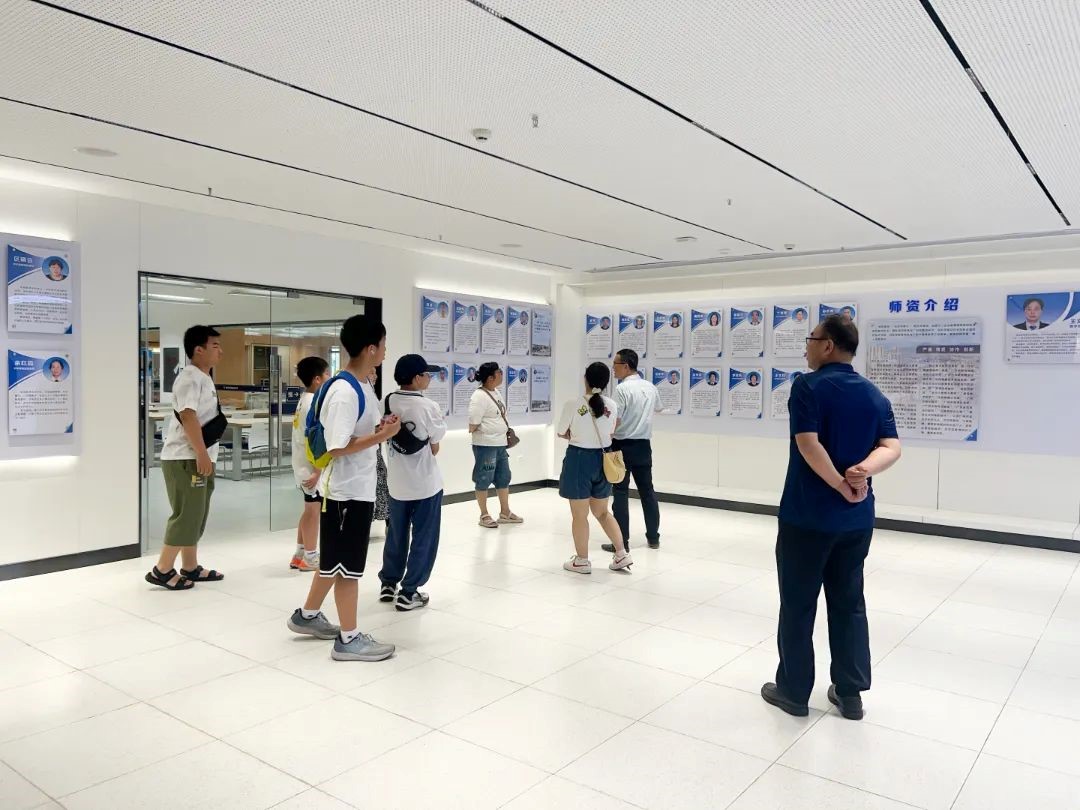 中考生的选择！2025 中考志愿三批次护航，初三学生探校实录