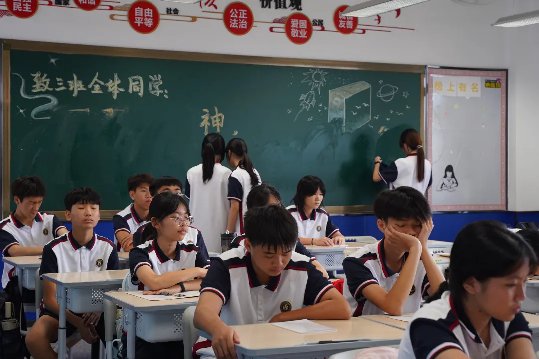 最美的遇见，从“新”开始 | 荣源龙中学高一入学教育日圆满落幕