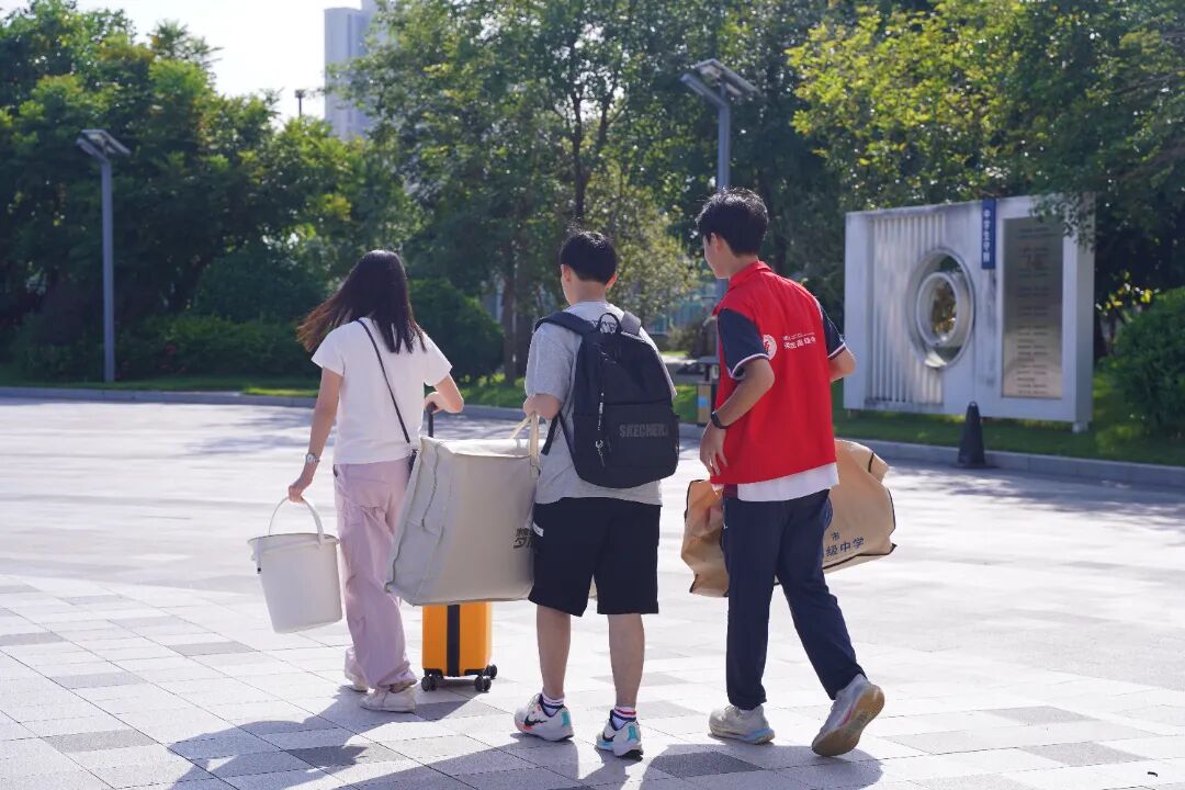 启航新篇章 | 荣源龙高一新生报到，迎接高中新生活