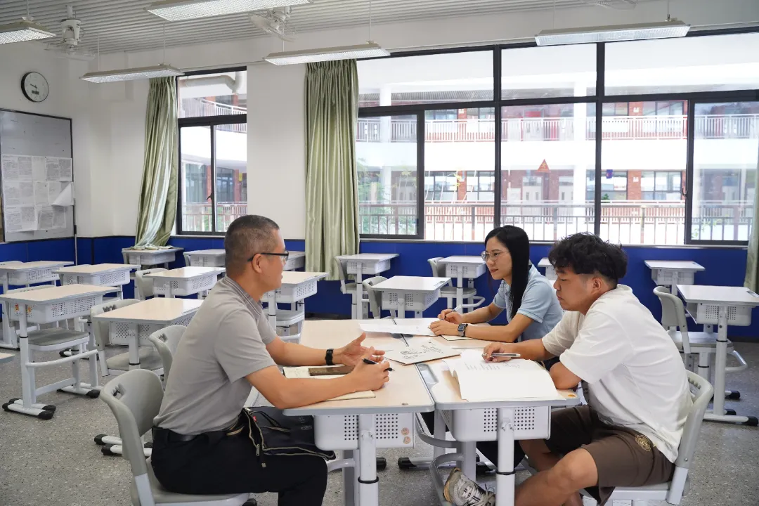 深耕课堂促提升，专家领航助攻坚 —— 区教研员莅临荣源龙高中指导高三教学