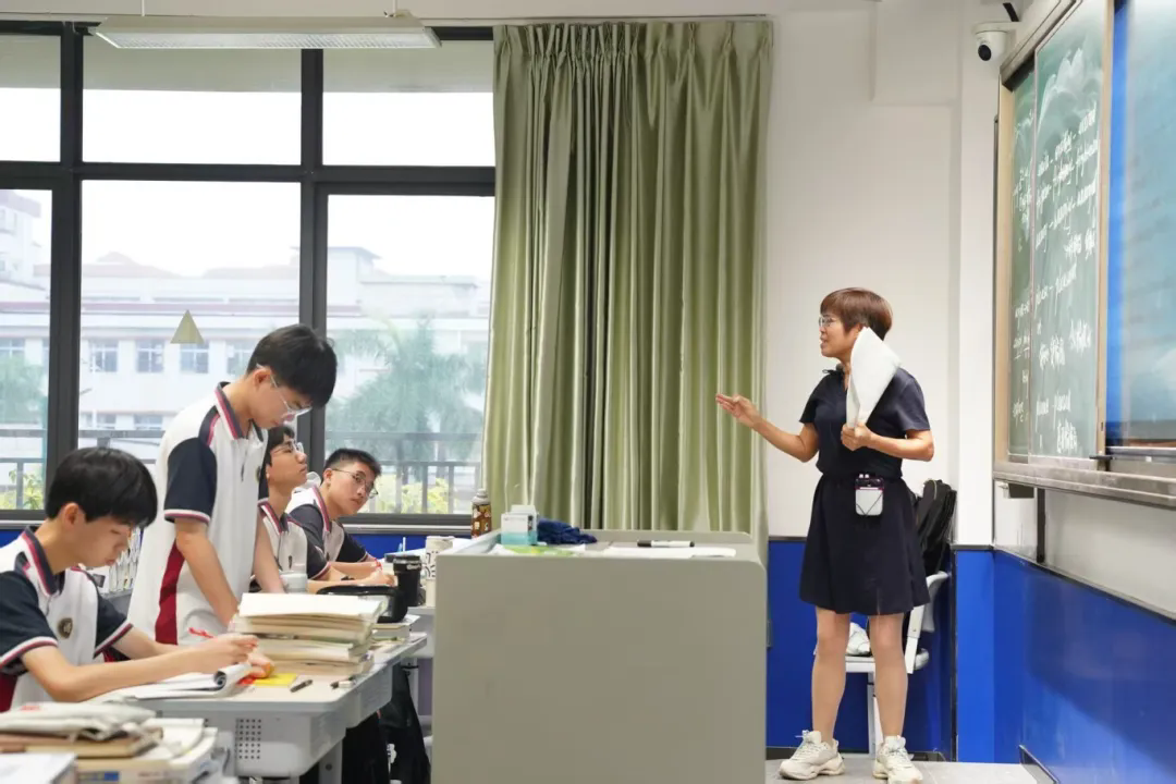 荣源龙高三学子：高三开课即入状态，青春朝气满校园