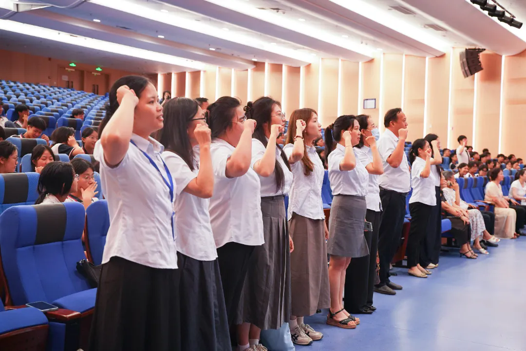 青春作笔书拼搏，岁月为笺记初心|肇庆市荣源龙高级中学2026届高三开学典礼圆满完成