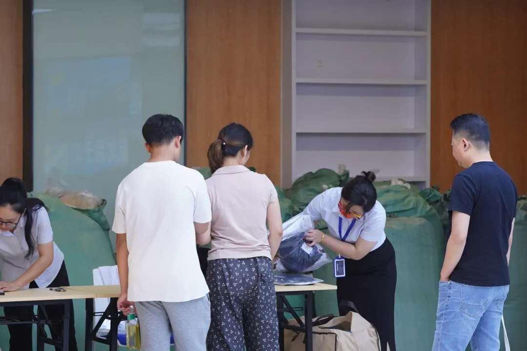 肇庆市荣源龙高级中学2025级新生注册火热开启！高效有序，贴心服务伴你启航新征程！