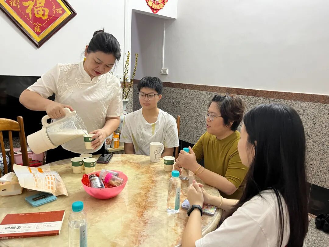 期末家访送温情,家校共育护成长——肇庆市荣源龙高级中学高一高二年级开展假期前家访活动 期末家访送温情,家校共育护成长——肇庆市荣源龙高级中学高一高二年级开展假期前家访活动