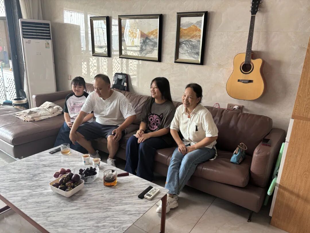 期末家访送温情,家校共育护成长——肇庆市荣源龙高级中学高一高二年级开展假期前家访活动 期末家访送温情,家校共育护成长——肇庆市荣源龙高级中学高一高二年级开展假期前家访活动