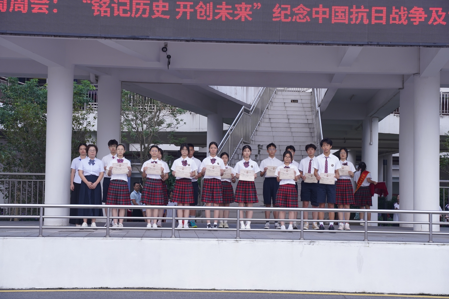 以旗为引，向优而行|我校举行第七周周会：九月文明宿舍、文明班级、征文比赛获奖表彰活动