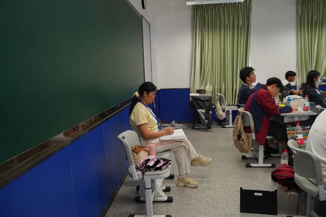 深耕课堂促提升,专家领航助攻坚 —— 区教研员莅临荣源龙高中指导高三教学 深耕课堂促提升,专家领航助攻坚 —— 区教研员莅临荣源龙高中指导高三教学