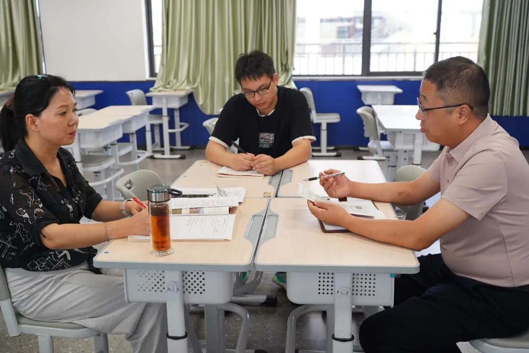 深耕课堂促提升,专家领航助攻坚 —— 区教研员莅临荣源龙高中指导高三教学 深耕课堂促提升,专家领航助攻坚 —— 区教研员莅临荣源龙高中指导高三教学