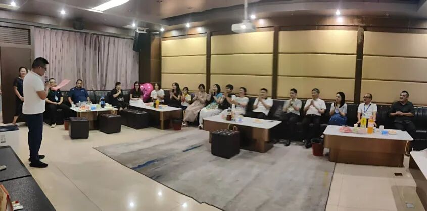 暖聚荣源龙,生辰乐相伴|荣源龙高级中学 7-9 月教职工生日会温情落幕 暖聚荣源龙,生辰乐相伴|荣源龙高级中学 7-9 月教职工生日会温情落幕