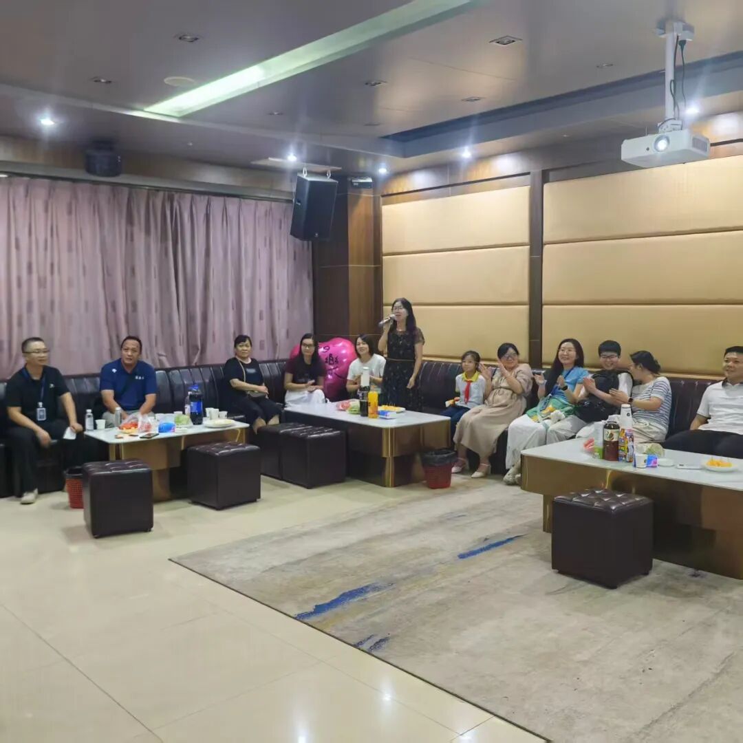 暖聚荣源龙,生辰乐相伴|荣源龙高级中学 7-9 月教职工生日会温情落幕 暖聚荣源龙,生辰乐相伴|荣源龙高级中学 7-9 月教职工生日会温情落幕