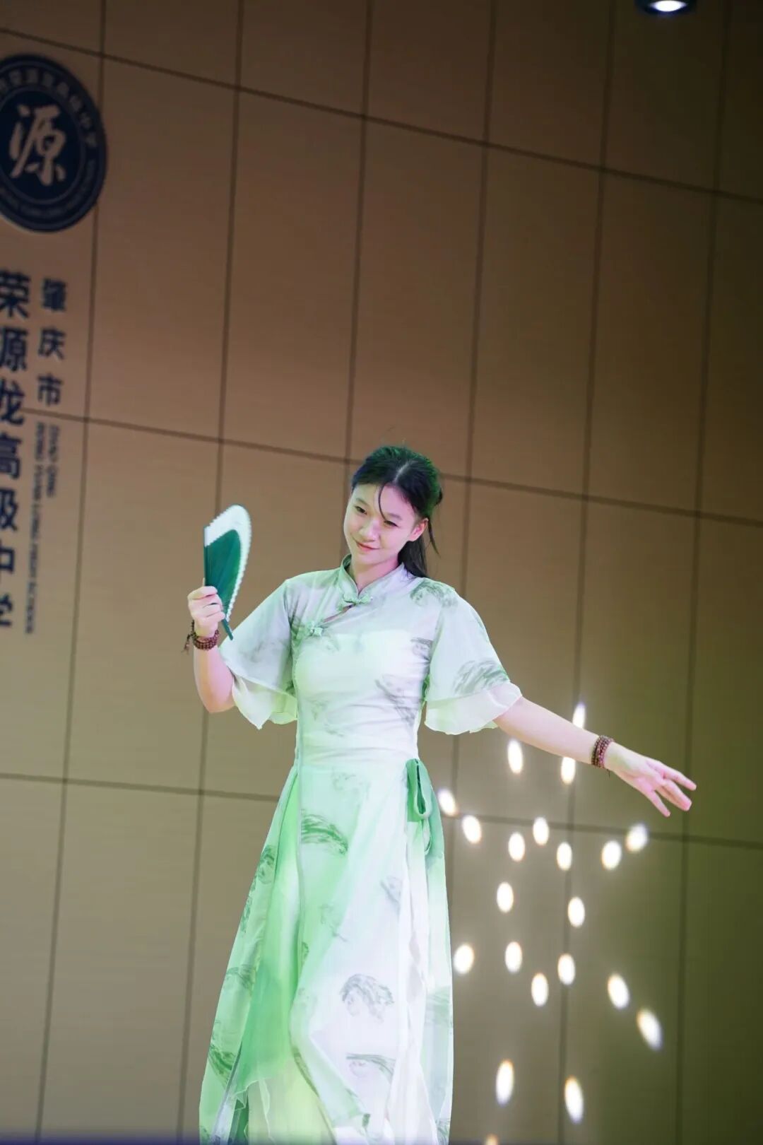 荣源龙邀您云端相聚，共赏国庆中秋文艺晚会！