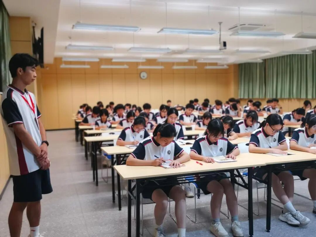 学生主导招新!荣源龙高中这场 “青春试炼” 太燃了 学生主导招新!荣源龙高中这场 “青春试炼” 太燃了