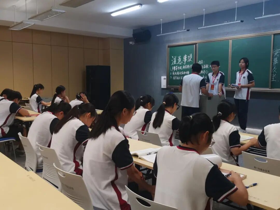 学生主导招新!荣源龙高中这场 “青春试炼” 太燃了 学生主导招新!荣源龙高中这场 “青春试炼” 太燃了