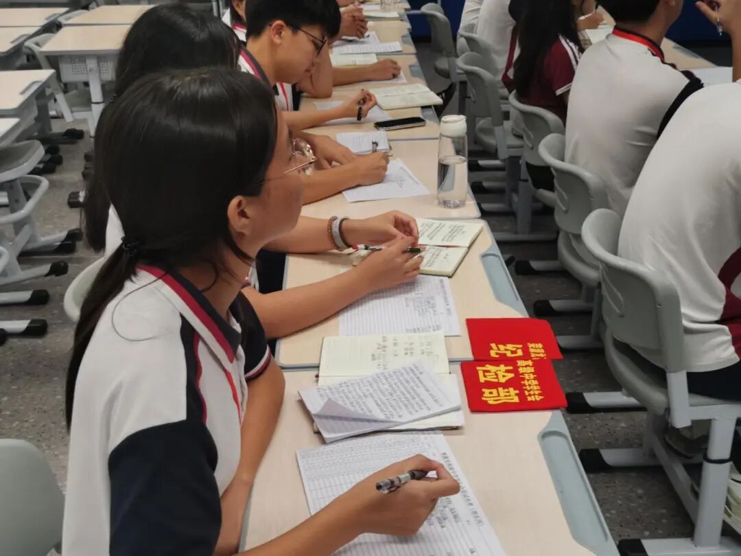 学生主导招新!荣源龙高中这场 “青春试炼” 太燃了 学生主导招新!荣源龙高中这场 “青春试炼” 太燃了