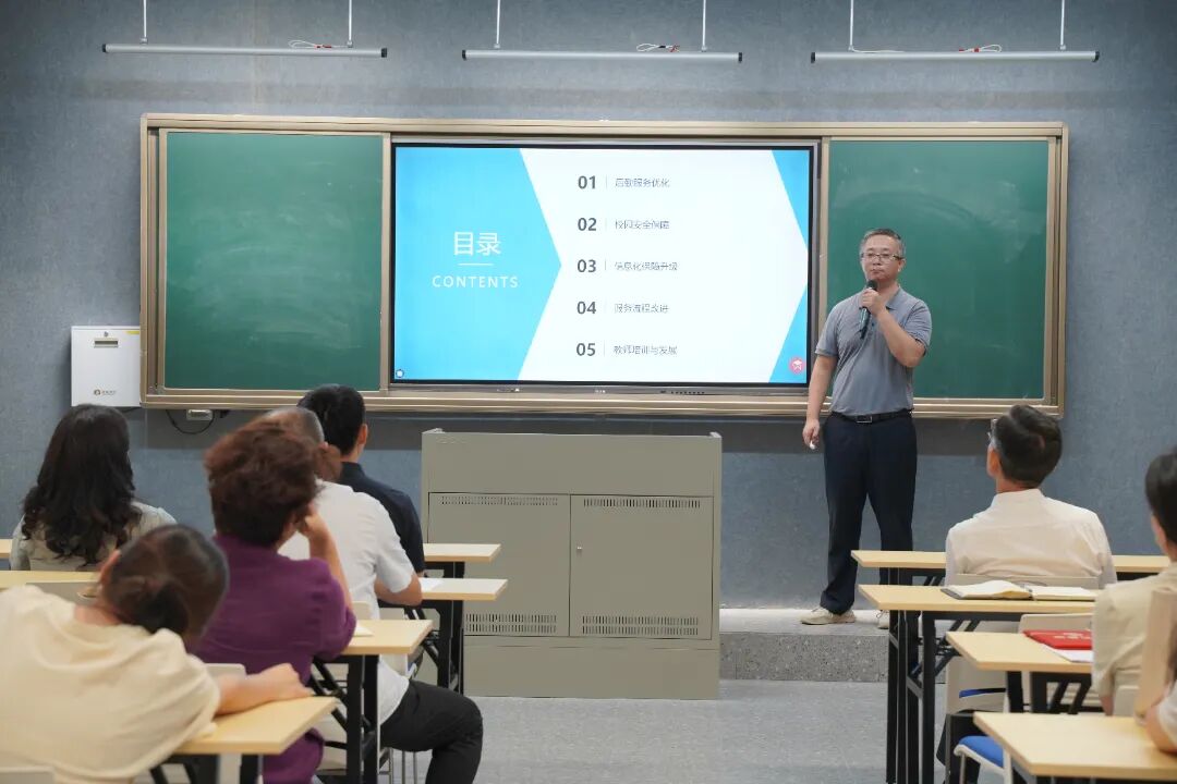 聚焦服务核心！荣源龙高级中学这场培训会，为育人质量 “加码”