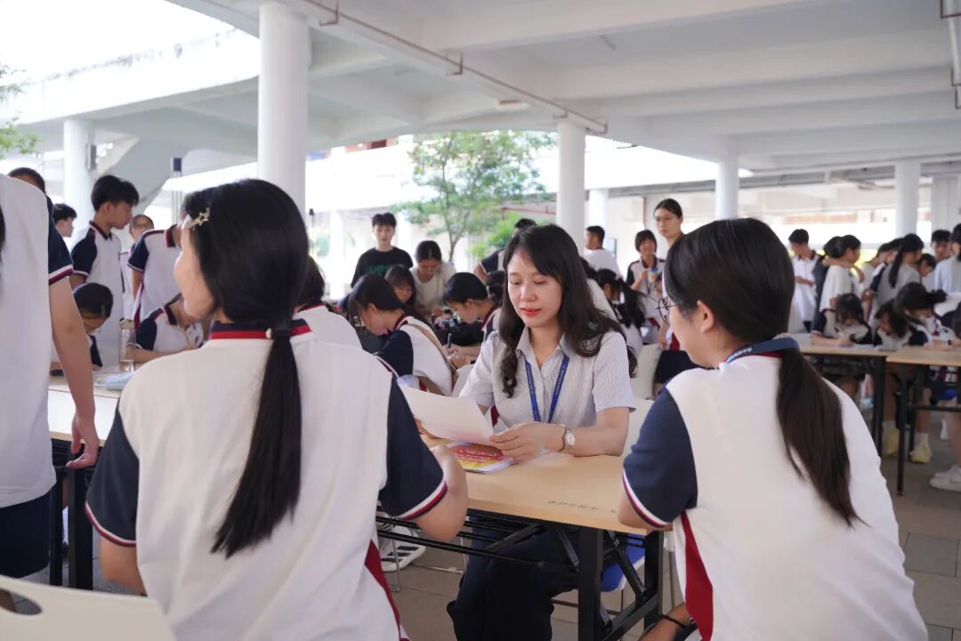 艺趣满校园!荣源龙高级中学美术嘉年华圆满落幕 艺趣满校园!荣源龙高级中学美术嘉年华圆满落幕