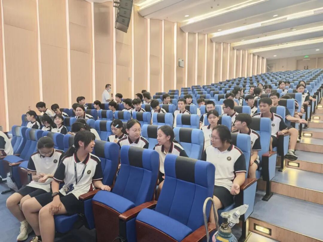 守护健康,从 “肺” 开始!荣源龙高级中学高一新生结核病筛查有序开展 守护健康,从 “肺” 开始!荣源龙高级中学高一新生结核病筛查有序开展