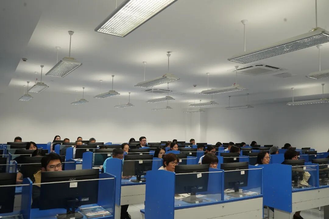 AI 赋能课堂！荣源龙高中自研技术为教学注入新活力​