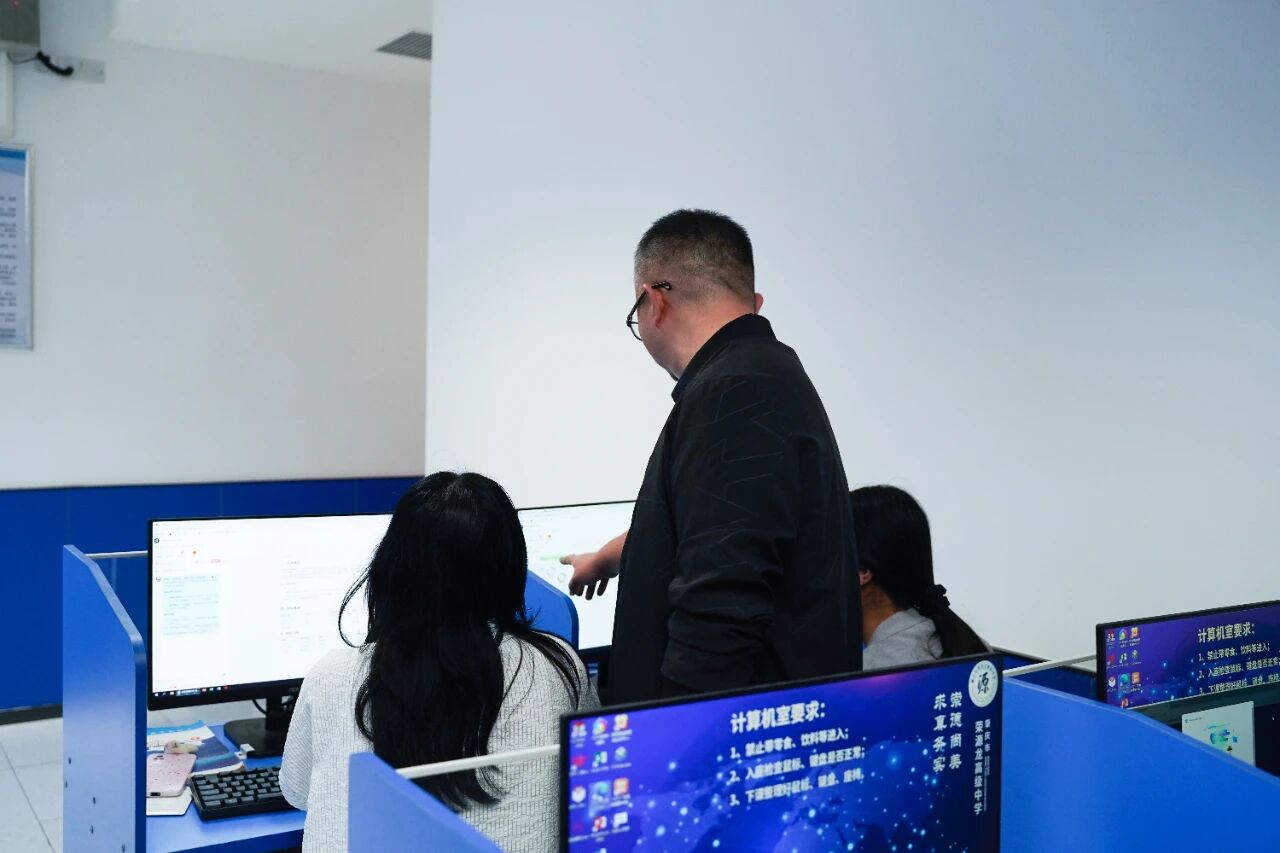 AI 赋能课堂！荣源龙高中自研技术为教学注入新活力​