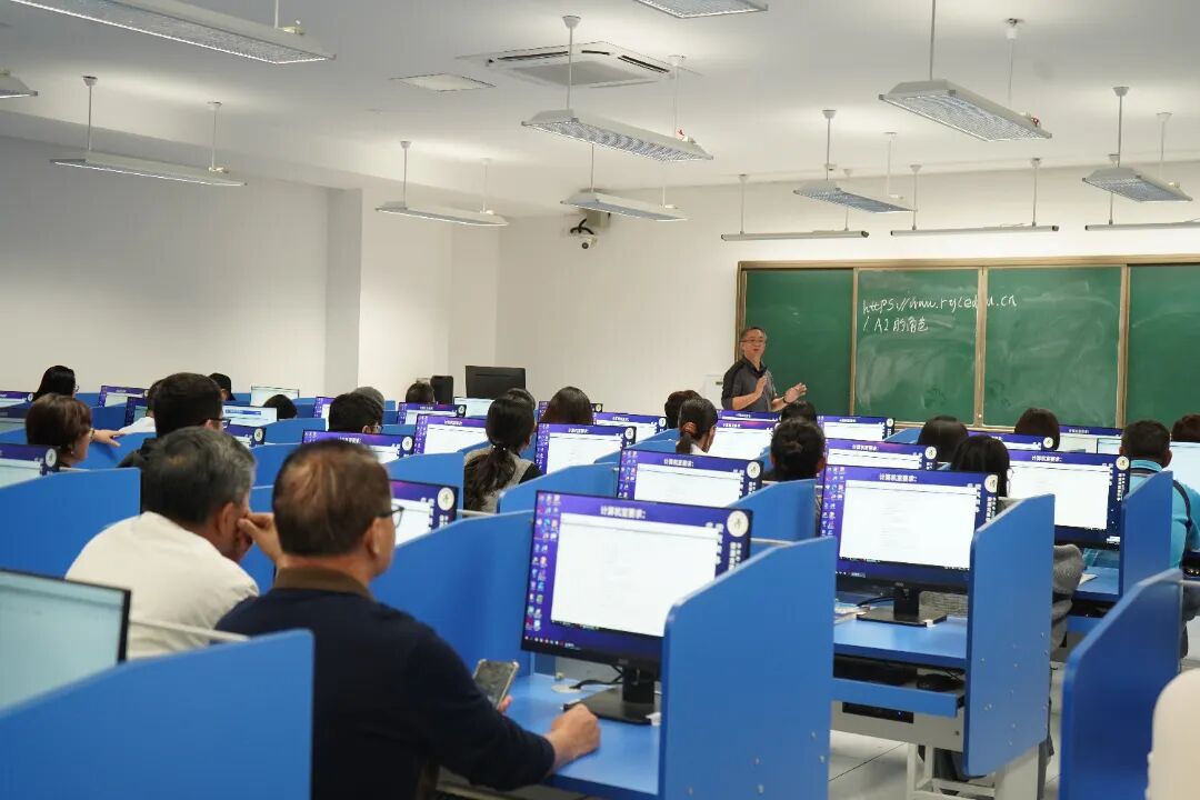 AI 赋能课堂！荣源龙高中自研技术为教学注入新活力​