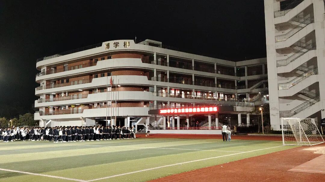 防患于未“燃”!荣源龙高中学生公寓消防演练筑牢安全防线 防患于未“燃”!荣源龙高中学生公寓消防演练筑牢安全防线