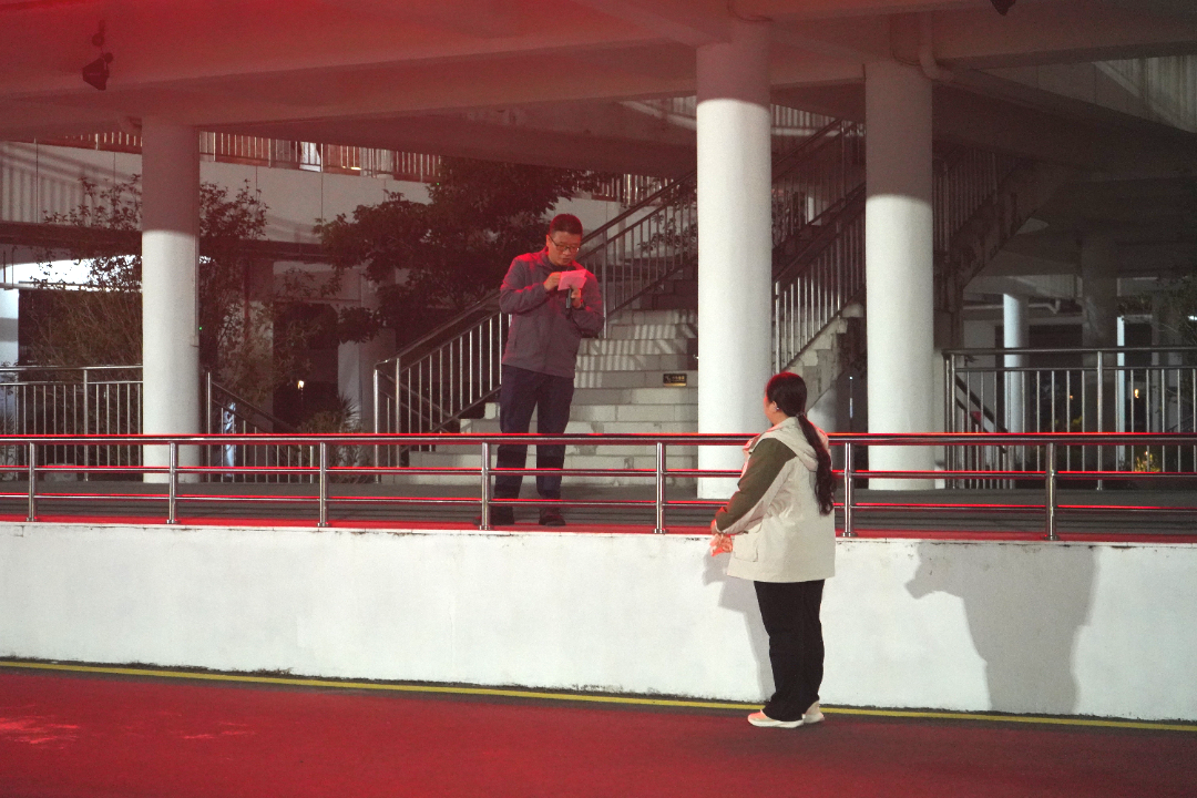 防患于未“燃”!荣源龙高中学生公寓消防演练筑牢安全防线 防患于未“燃”!荣源龙高中学生公寓消防演练筑牢安全防线