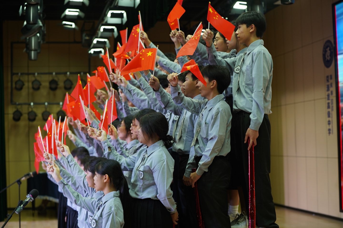 青春献礼，强国有我 | 肇庆市荣源龙高级中学班级红歌合唱比赛圆满落幕